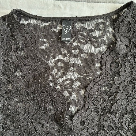 Windsor lace black crop top - Picture 2 of 3